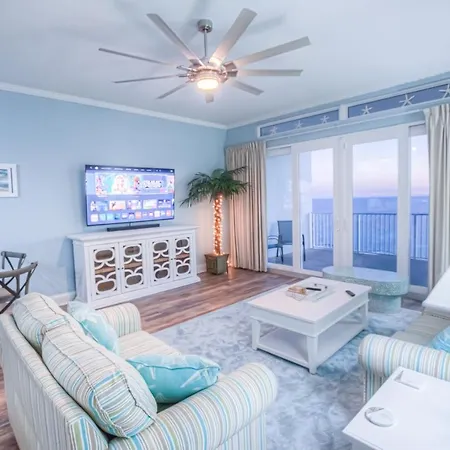 Large 3 Bd Penthouse 2120 In Laketown, Great Views And Amenities!